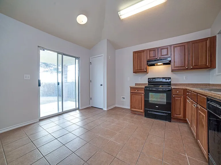 7318 Copper Mdw — Photo 4