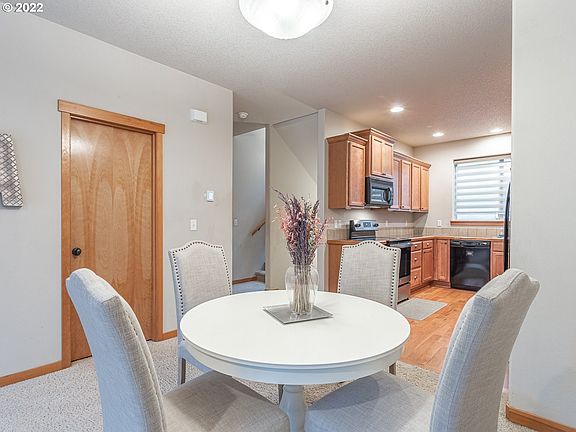 5th image of 606 NE 84th Cir