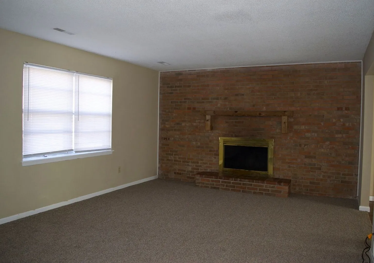 Nice 3 Bedroom 2.5 Bathroom Townhome — Photo 3