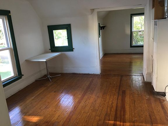 3rd image of 41 Caledonia St NE #2