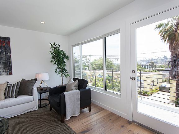 5th image of 3627 Effie St