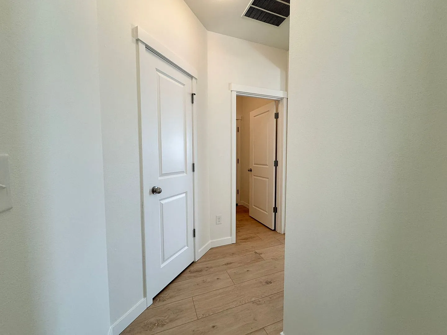Must See Rambler 3bd 2bath Westside Olympia Available Now! — Photo 2