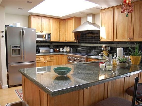 2nd image of 424 Poppy Hill Dr