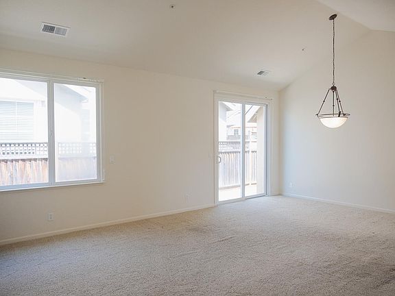 5th image of 418 Vivienne Dr