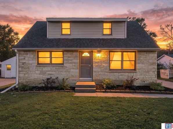 4117 Holly Rd, Lincoln, NE 68502