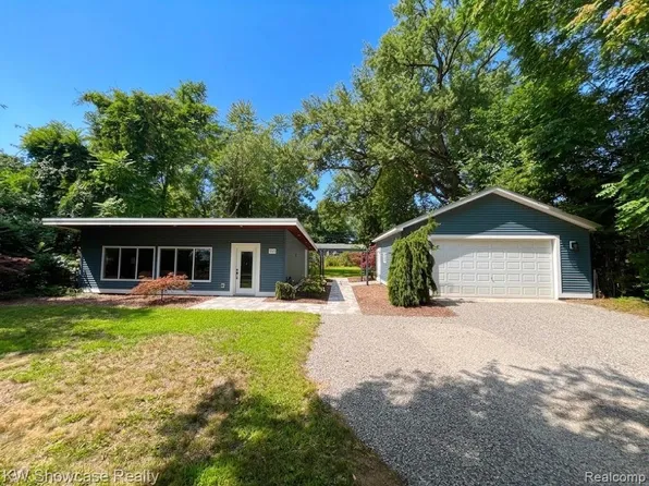 1560 Sable St, Commerce Township, MI 48382