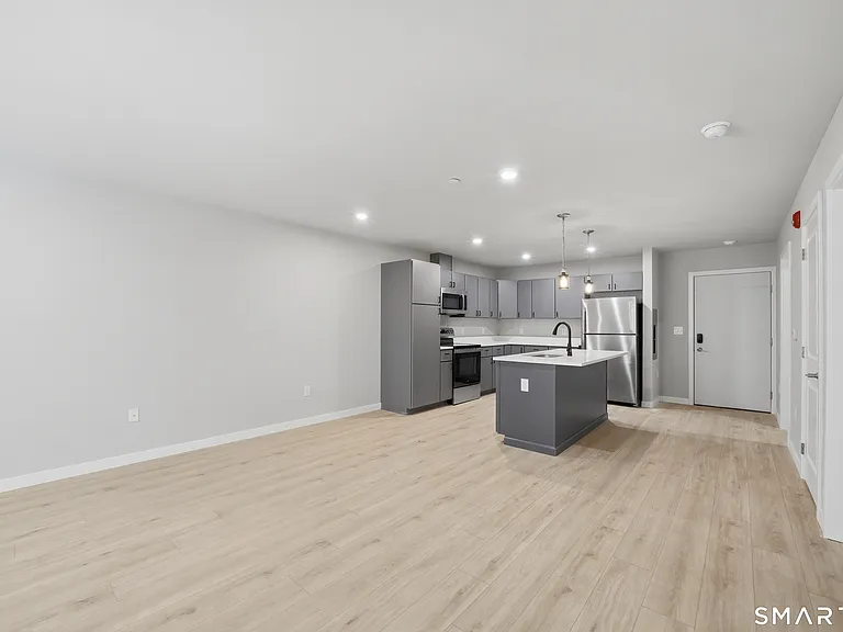 589 Bedford St #205 — Photo 4