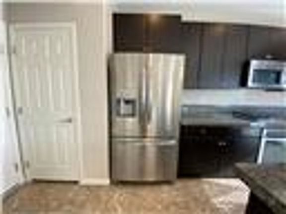 5th image of 8033 Ancient Oaks Ave