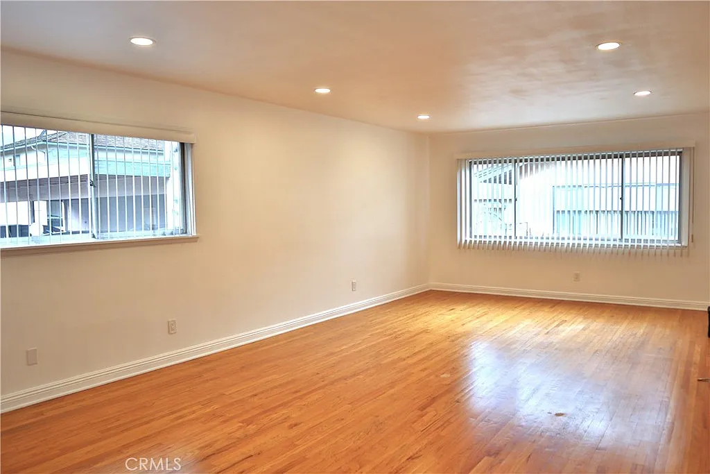 2 bed, 1000 sqft, $2,900 — Photo 3