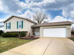 534 Maple Ln, Darien, IL 60561