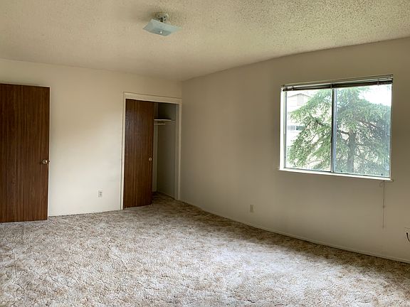 5th image of 800 D St