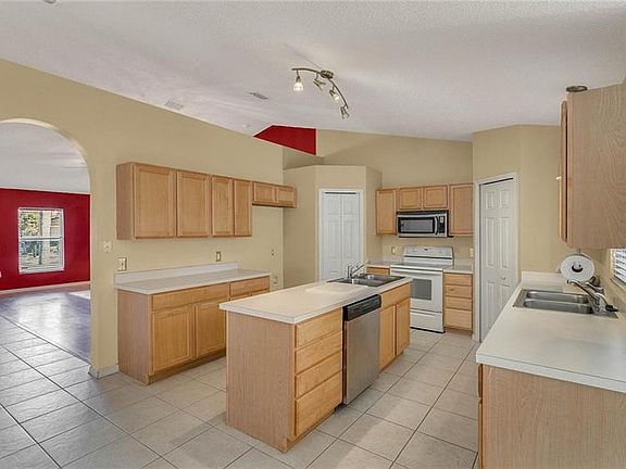 5th image of 209 Pleasant Gardens Dr