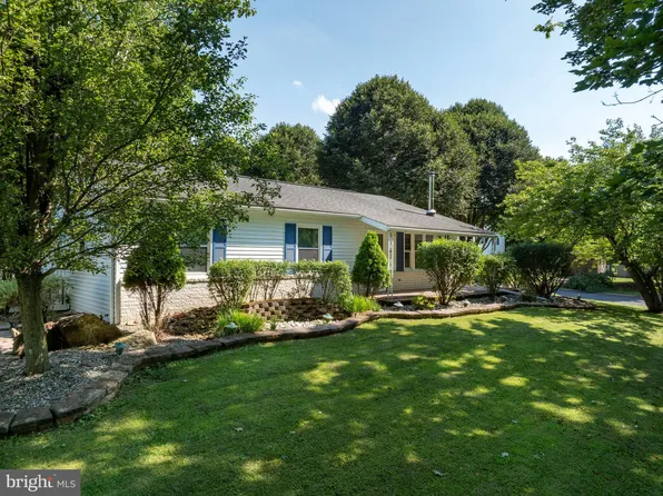 120 Creekside Dr, State College, PA 16801