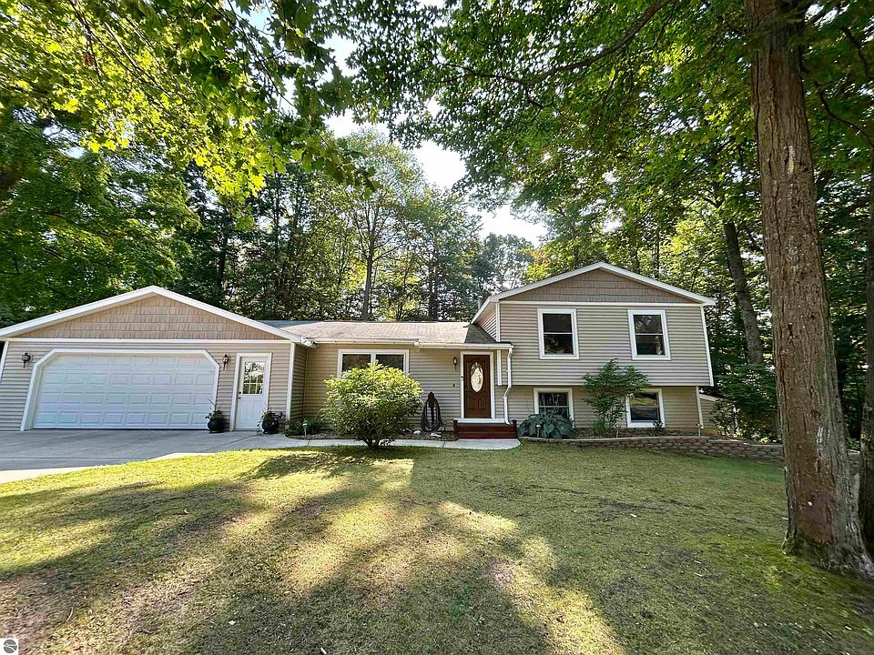 1st image of 20854 Red Oak Dr
