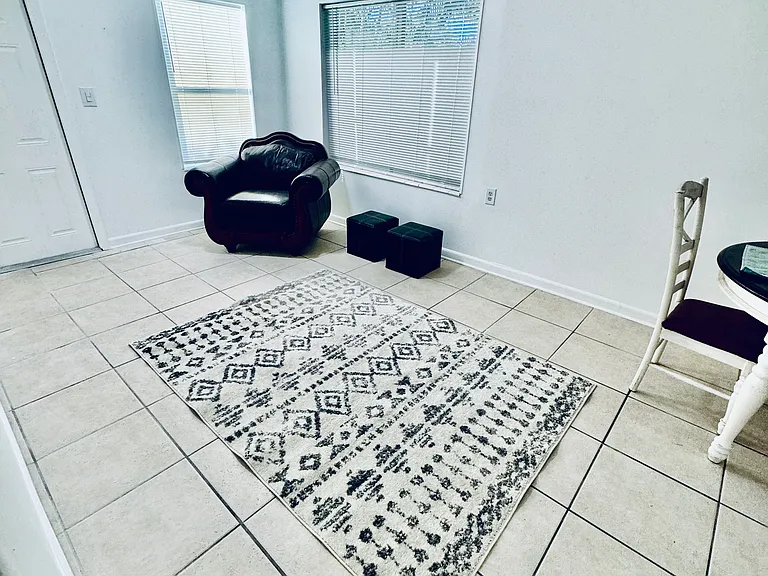 133 SW 11th Ave — Photo 5