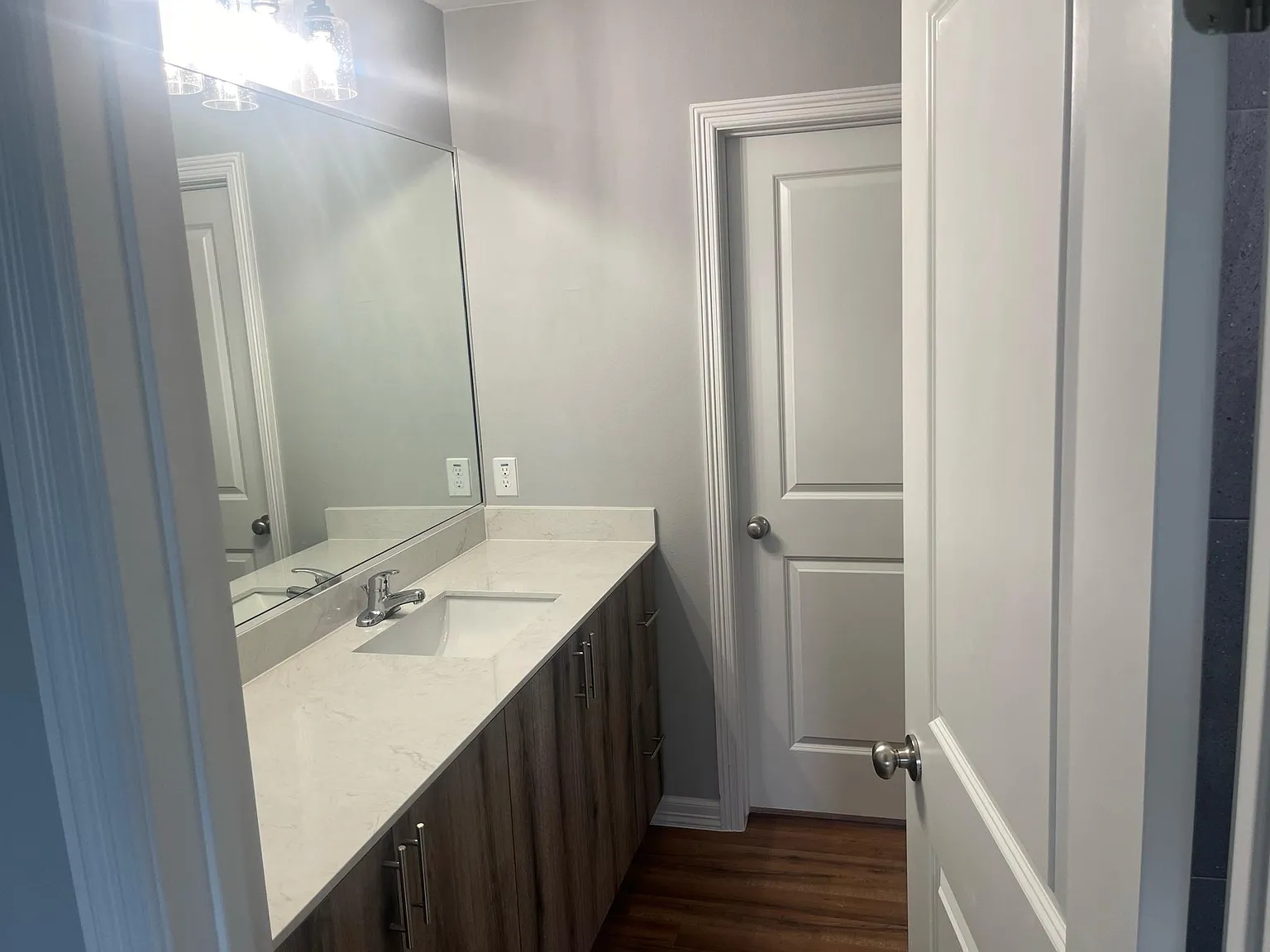 2 bed, 849 sqft, $1,300 — Photo 2