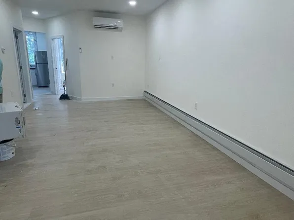 328 Myrtle Avenue image 1 of 6