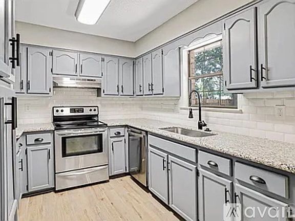 3rd image of 7669 Charter Oaks Dr