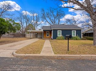 314 W Hackberry St, Fredericksburg, TX 78624