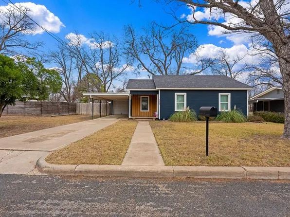 314 W Hackberry St, Fredericksburg, TX 78624