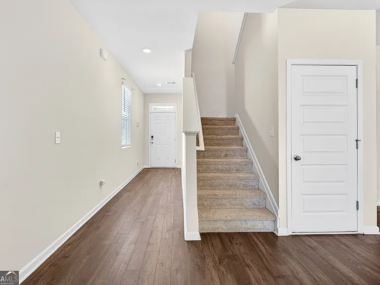 122 Silver Birch Pass — Photo 5
