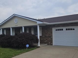 214 W Locust St, Harrisburg, IL 62946