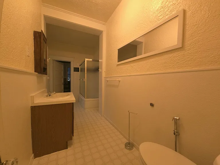 740 University Ave — Photo 28