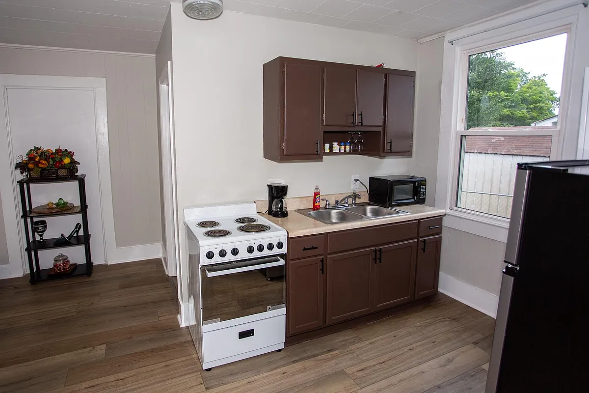 Unit Photo - 111 Summit St #1