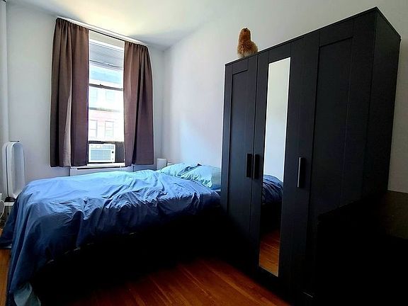 3rd image of 105 W 75th St APT 4