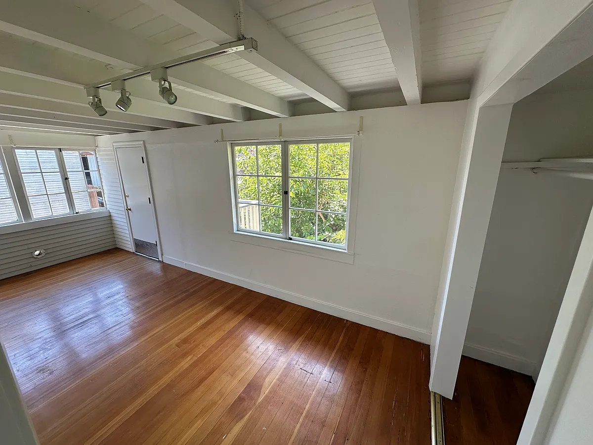 Building Photo - 449 37th St #3