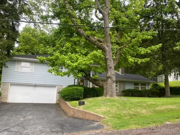 930 N Elm St S, Greenville, IL 62246