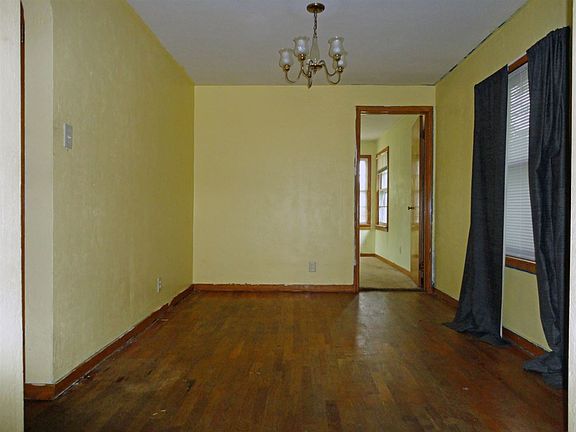 5th image of 829 W Lusher Ave