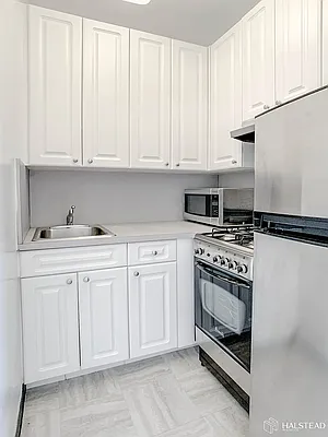 Rented by Halstead Real Estate | media 4