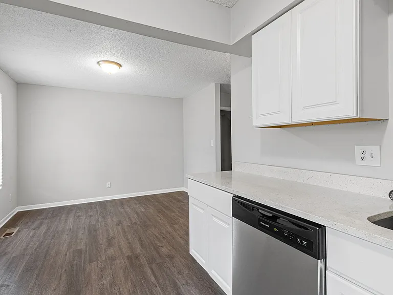 Redwood Village Townhomes — Photo 5