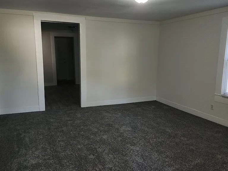 454 Rock Hill Rd — Photo 3