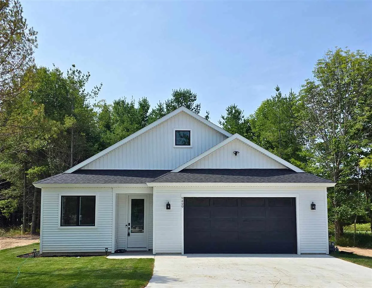 3 bed, 2.0 bath, 1203 sqft, $4,600 — Photo 1