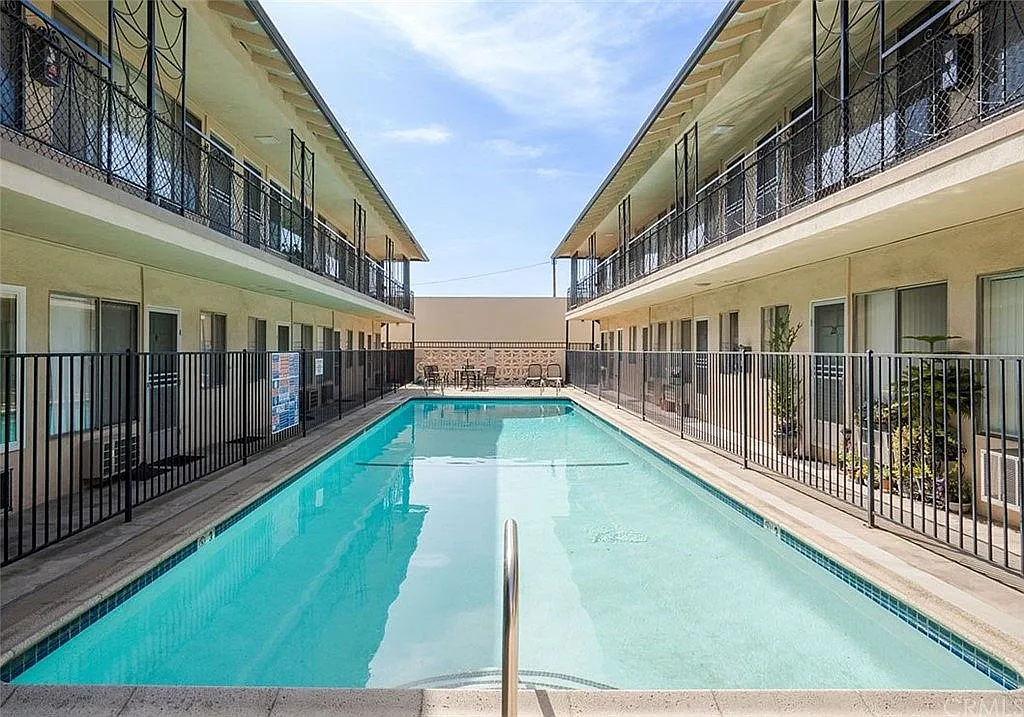 Royal Palms Apartment Complex — Photo 2