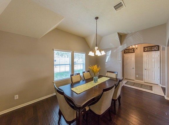 5th image of 1921 Grandoak Dr