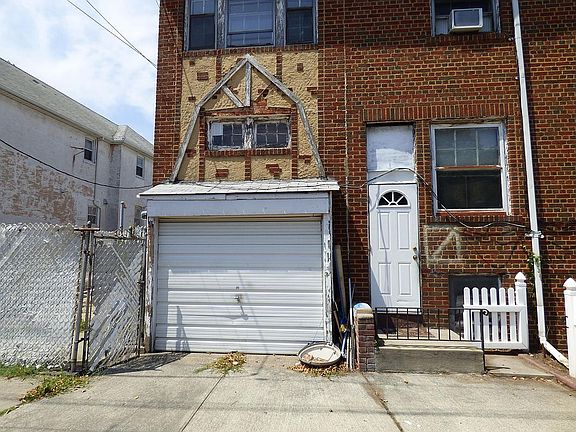 3rd image of 2624 Avenue