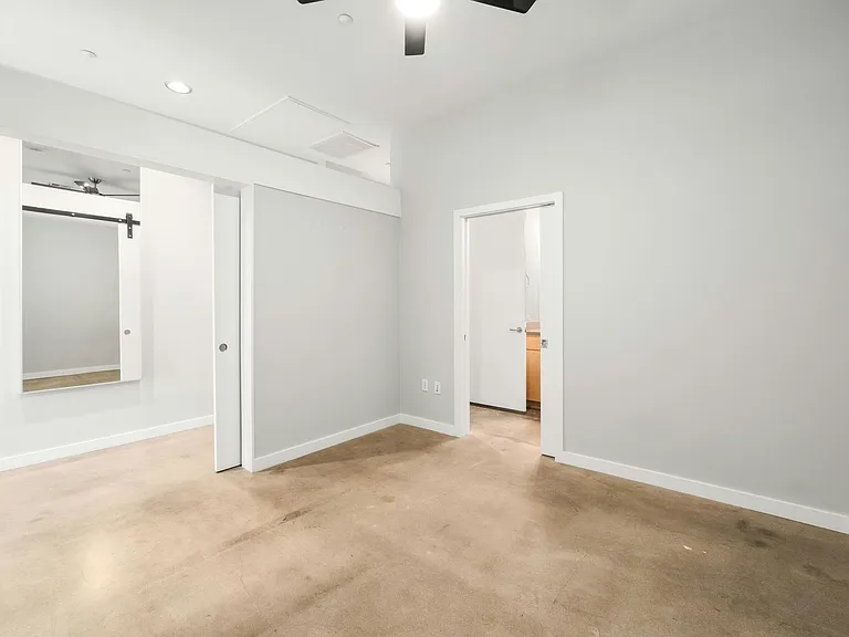 507 Sabine St #403 — Photo 15