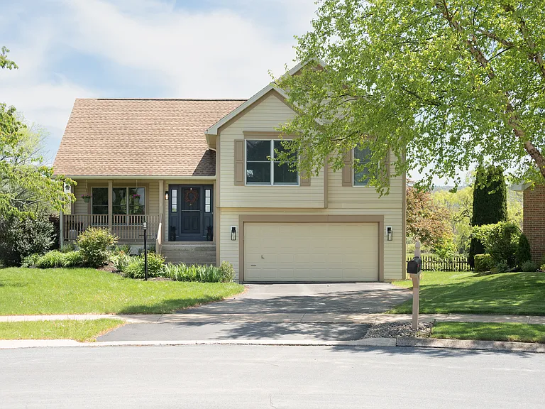 1694 Sheffield Ct — Photo 1
