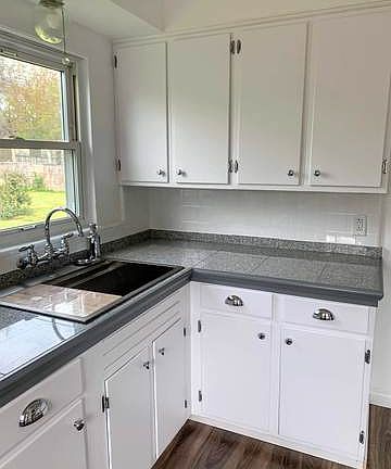 5th image of 107 Newport Dr