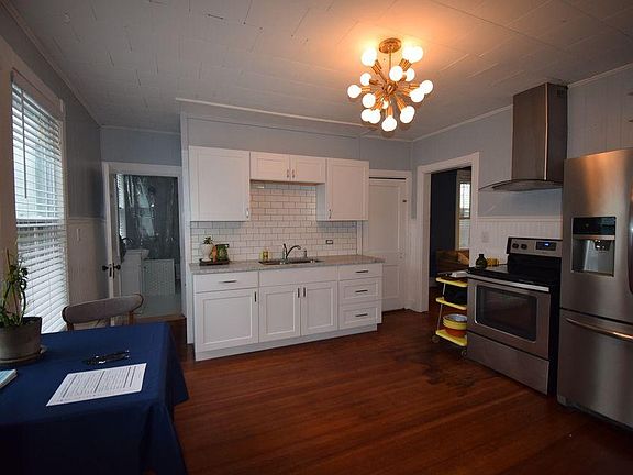 2nd image of 476 Saint John St #1