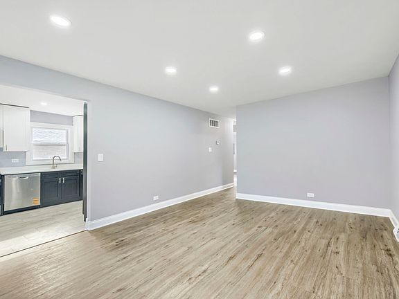 4th image of 590 W 16th St