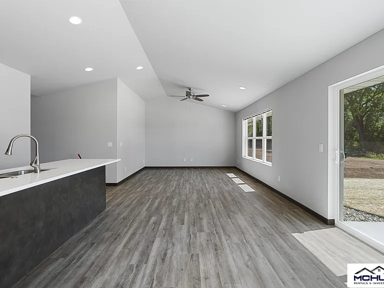 1739 Honor St — Photo 5