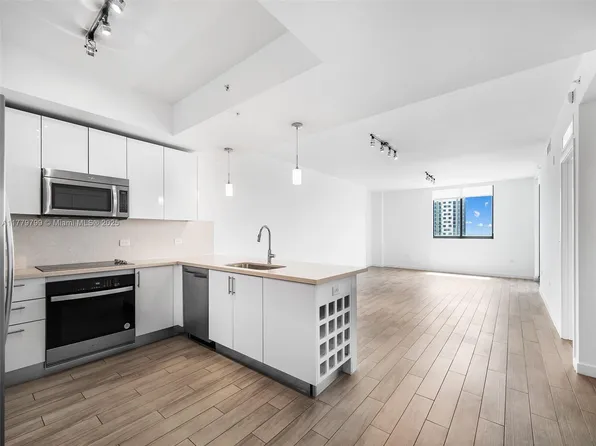 999 SW 1st Ave APT 2213, Miami, FL 33130