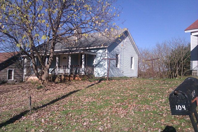 1st image of 106 Warren Ct