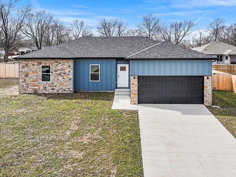 655 E Forest St — Photo 35