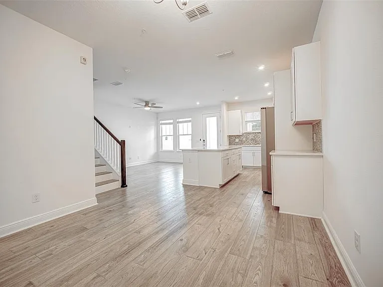 7035 Nemours Pkwy — Photo 10