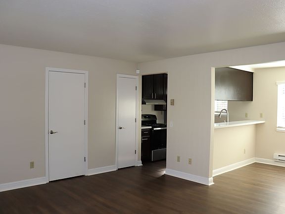 4th image of 420 Estrella Ave #B